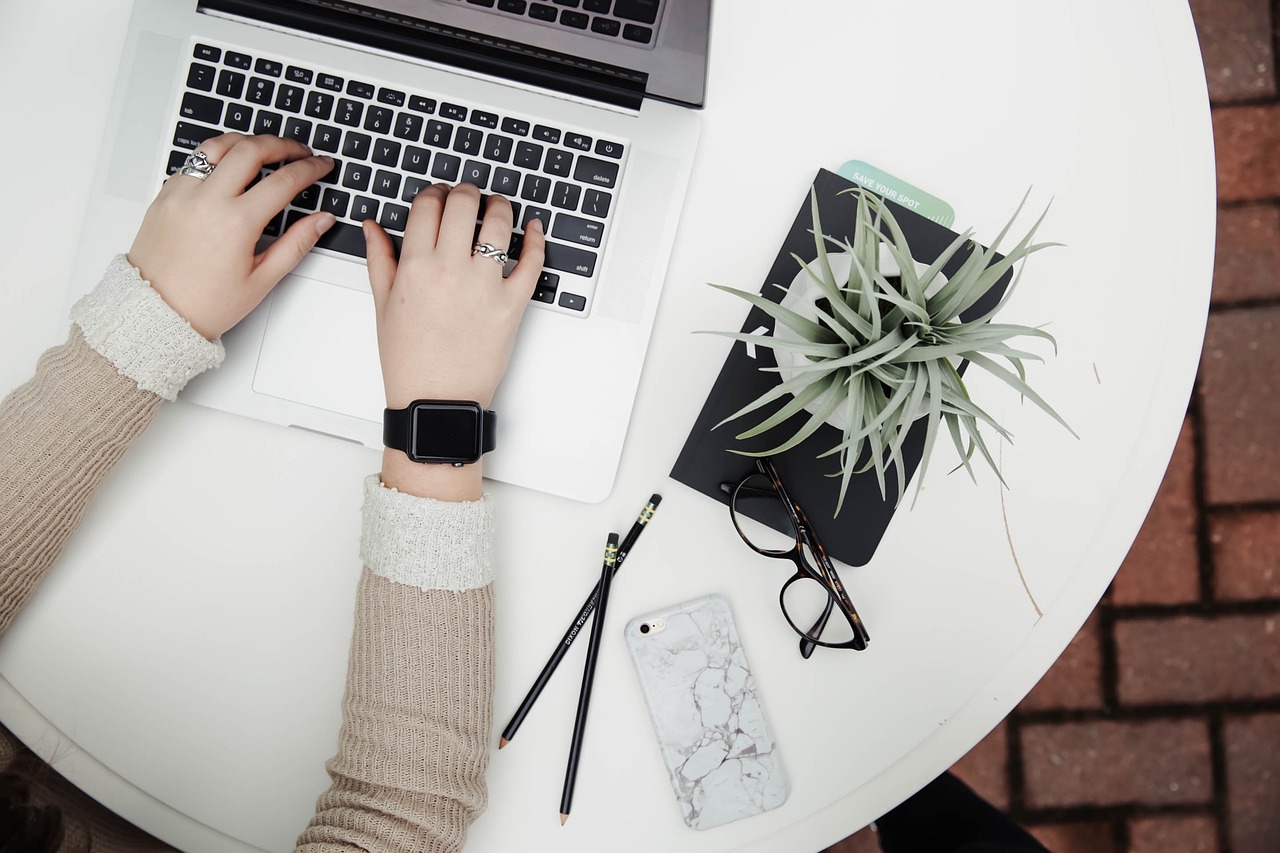 Smartphone Cleaning and Maintenance: Tools and Accessories for Care